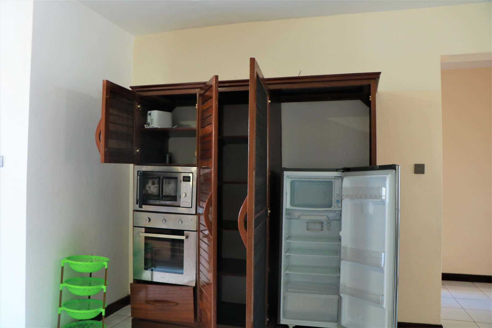 2 bedroom apartment with beachfront near Bamburi M. Affordable furnished Apartment for vacation in Mombasa | Zuru Life Africa