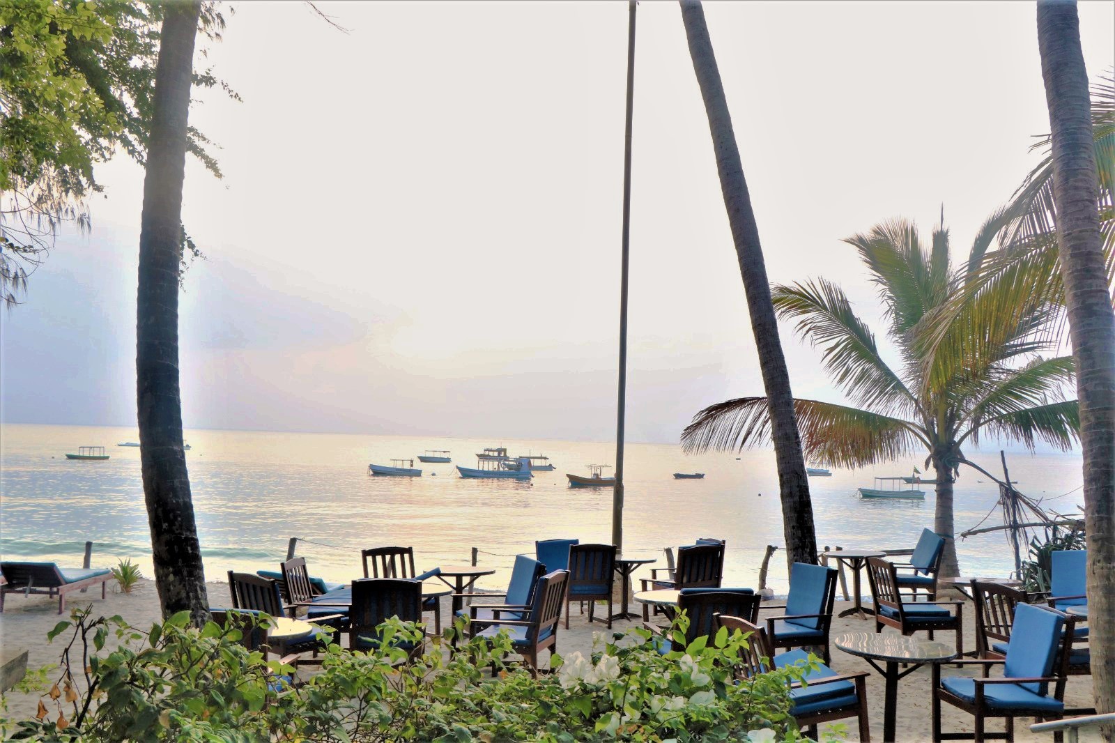 Spacious 2 bedroom beachfront in Mombasa-Malindi R. Affordable furnished Hotel for vacation in Nyali Road | Zuru Life Africa