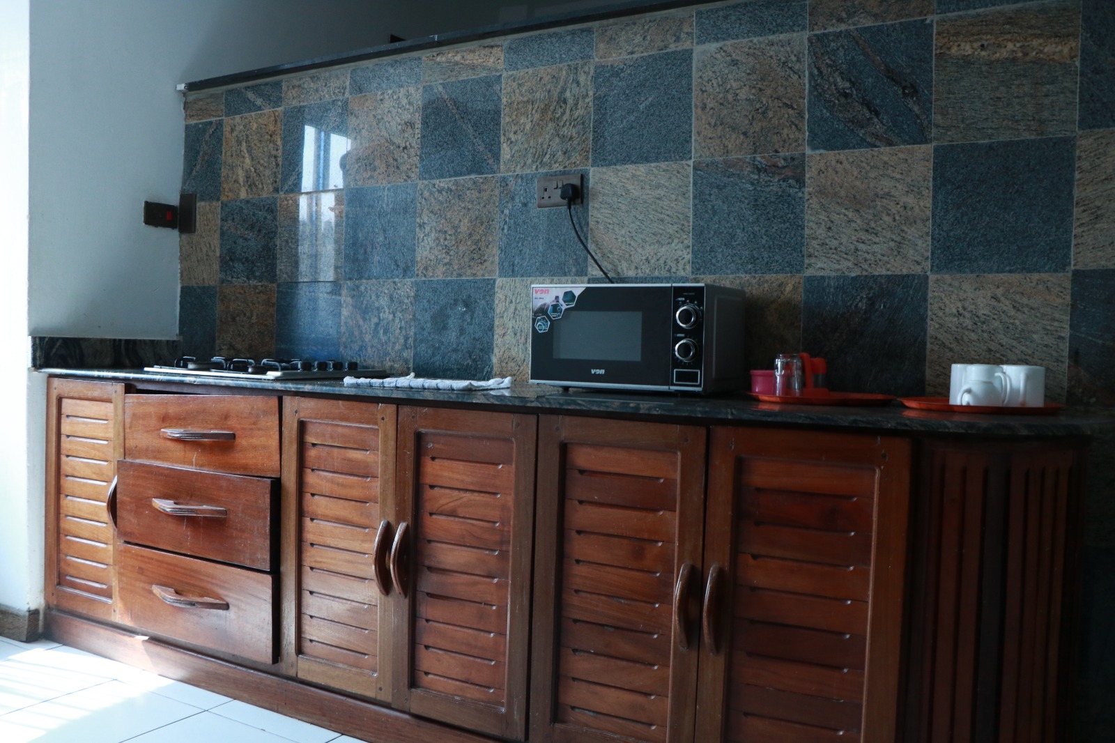 Twin bed vacation apartment in Pirates Beach. Affordable furnished Hotel for vacation in Mombasa | Zuru Life Africa