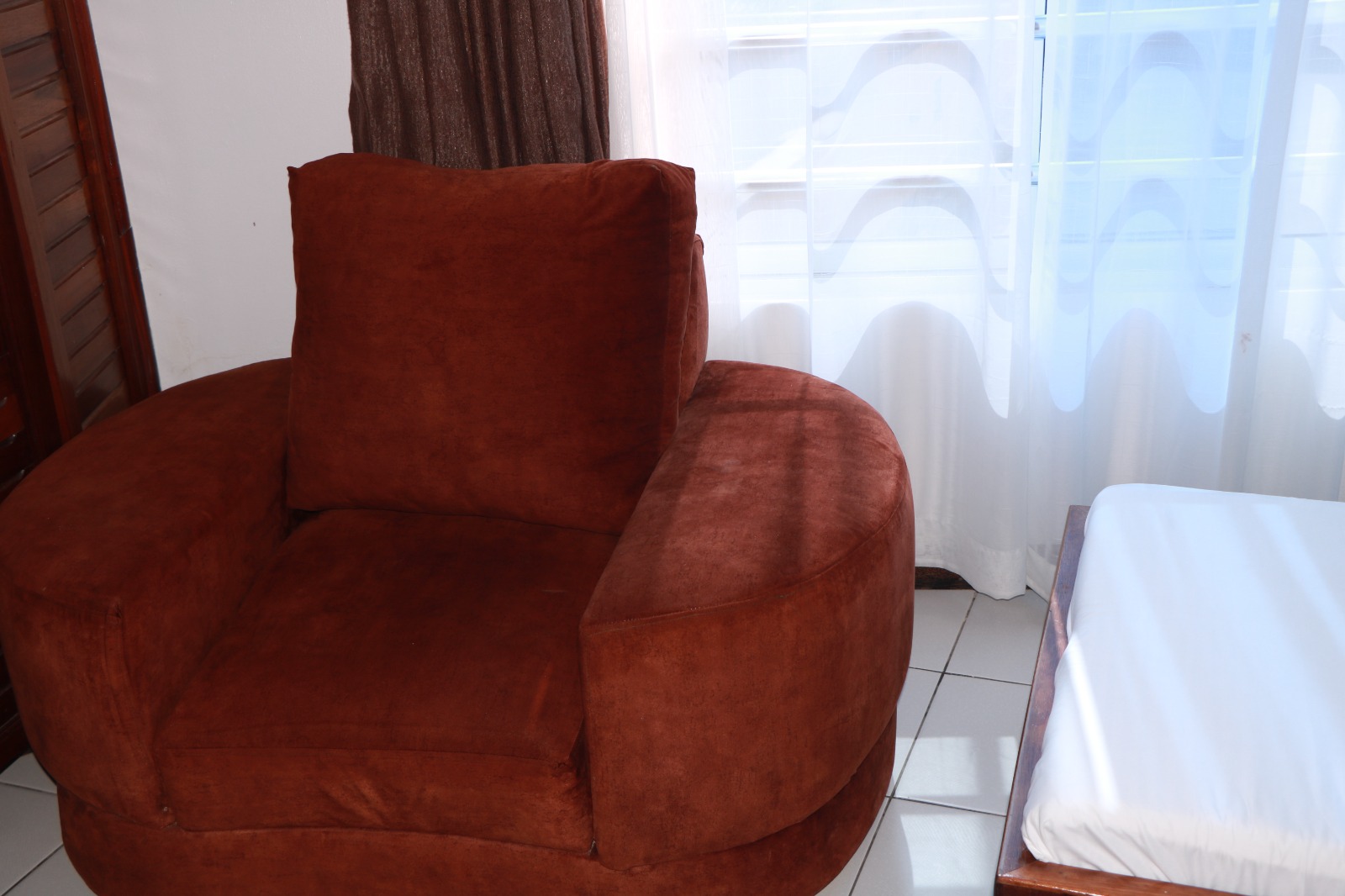 Twin bed vacation apartment in Pirates Beach. Affordable furnished Hotel for vacation in Mombasa | Zuru Life Africa