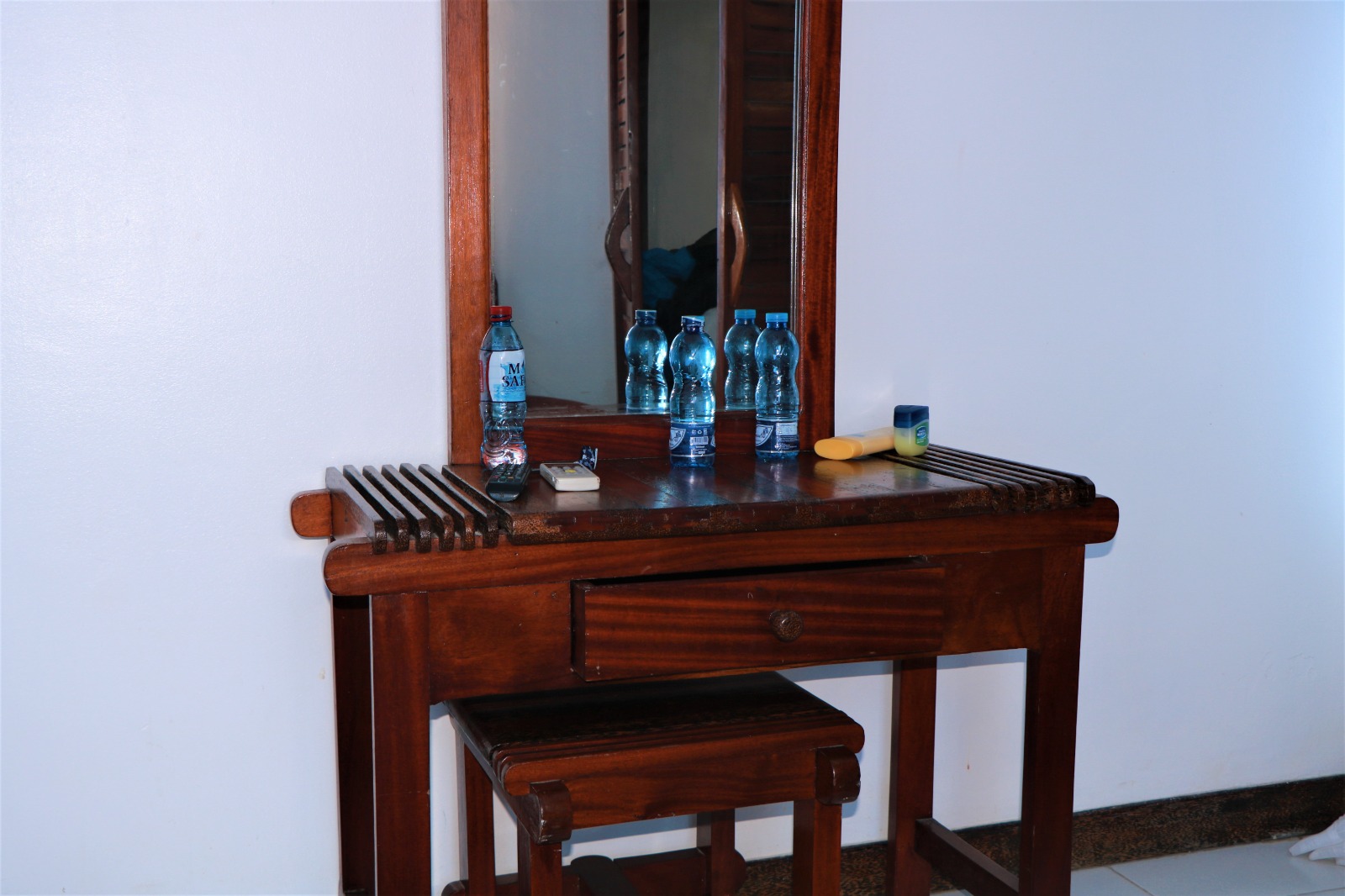 Twin bed vacation apartment in Pirates Beach. Affordable furnished Hotel for vacation in Mombasa | Zuru Life Africa