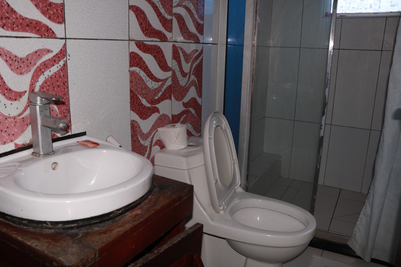 Twin bed vacation apartment in Pirates Beach. Affordable furnished Hotel for vacation in Mombasa | Zuru Life Africa