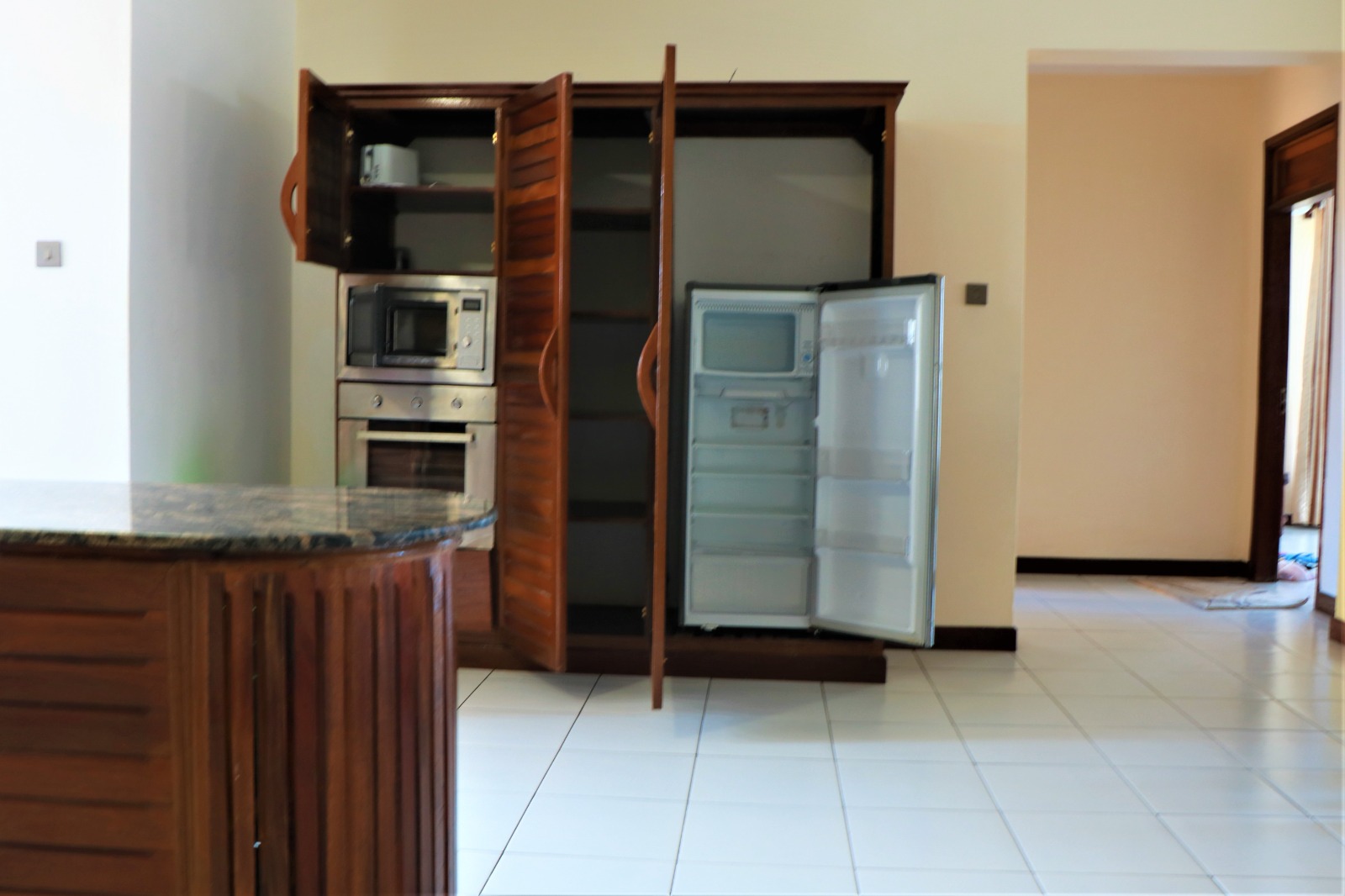 Spacious 2 bedroom beachfront in Mombasa-Malindi R. Affordable furnished Hotel for vacation in Nyali Road | Zuru Life Africa